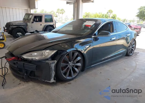 2013 Tesla Model S Performance z USA, uszkodzony, nr VIN 5YJSA1CP5DFP13200